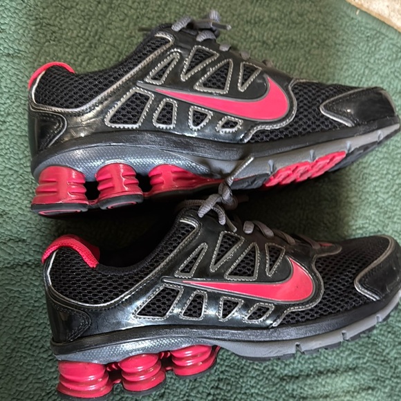 Nike Black and Pink Athletic Shoes with Mesh Upper - Picture 4 of 4